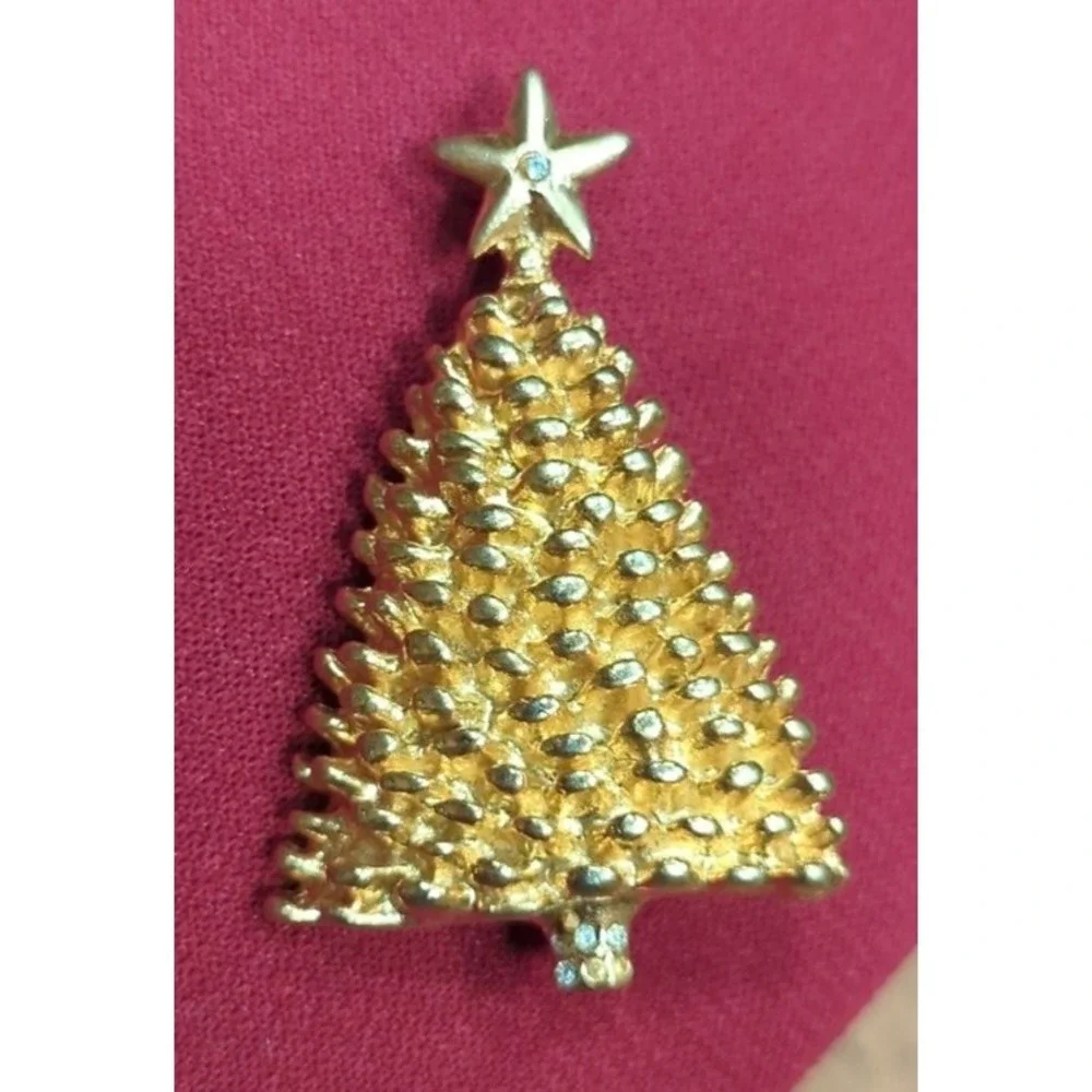 Vintage Christmas Tree Retro Brooch Pin Very Pretty